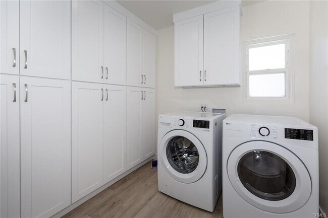 Photo - 15256 Clymer St