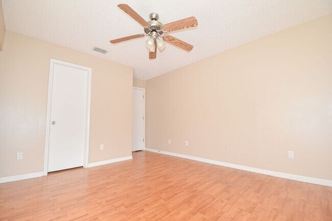 Photo - 2513 Grassy Point Dr Unit # 201