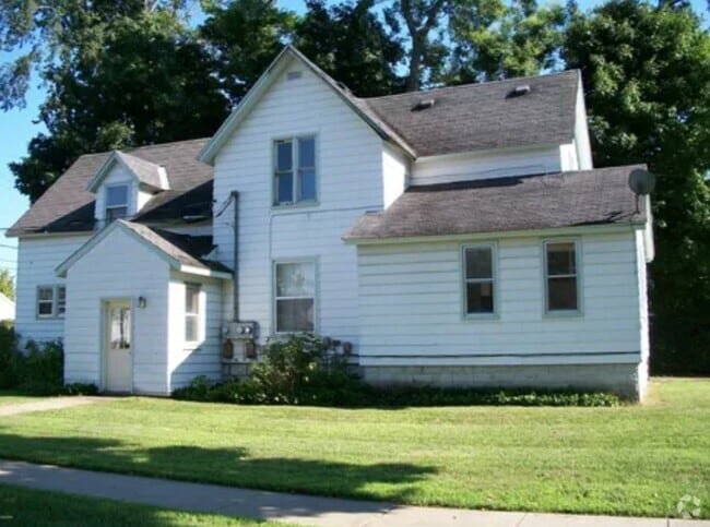 Building Photo - 101 Cottage St Unit 1 Rental