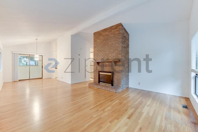 Photo - 1614 NE 199th Ct