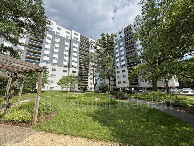 Building Photo - 7333 New Hampshire Ave Unit PH09 S