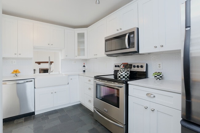 Building Photo - 1641 S Barton St Rental