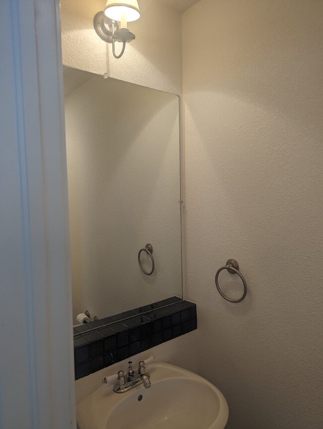 Building Photo - Desirable West Longmont Home!