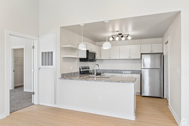 2BR, 2BA - 946SF - Kitchen