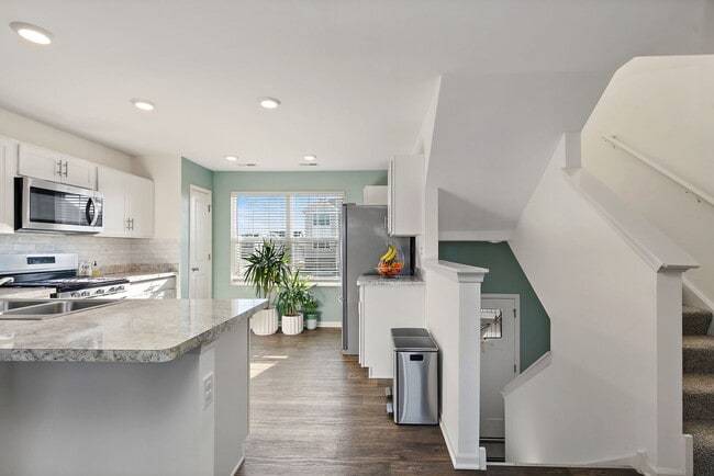 Photo - 3806 Honeysuckle Ln