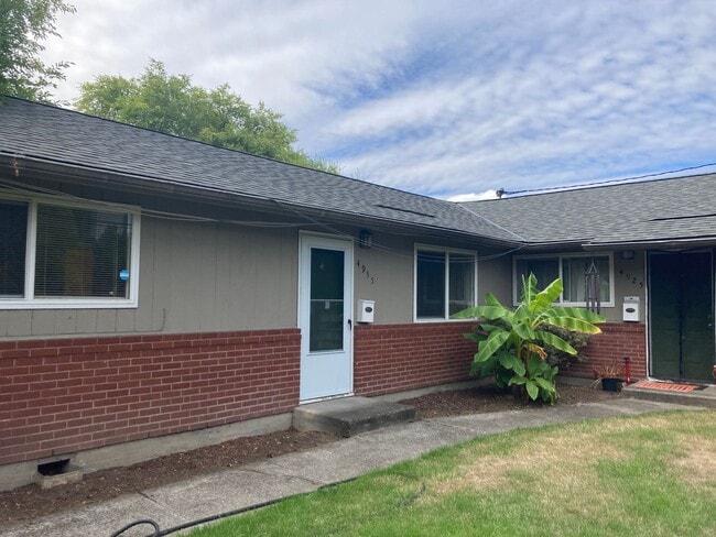 Building Photo - MANF01 Unit 4955