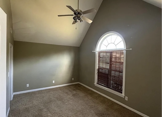 Photo - 1229 Ashmoor Ln