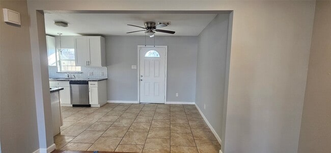 Photo - 2914 Staples St