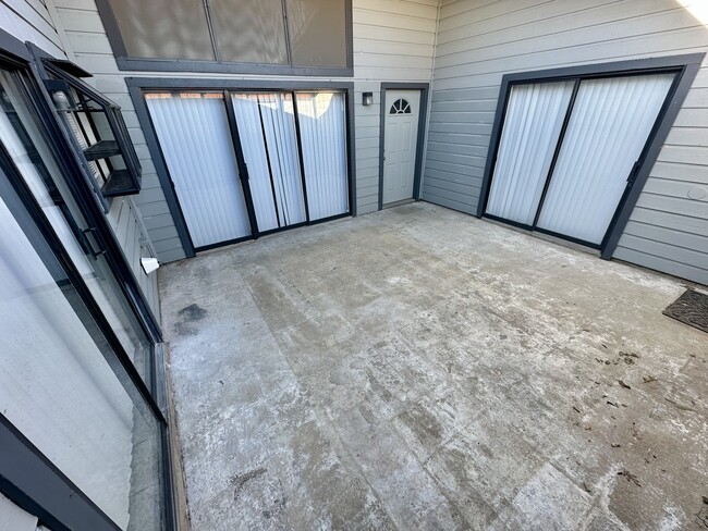 Large Private Entry Patio - 644 Bellaire Dr Unit D