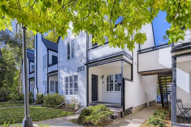 Building Photo - Downtown 2 BDR / 2BA - Walk to Everything