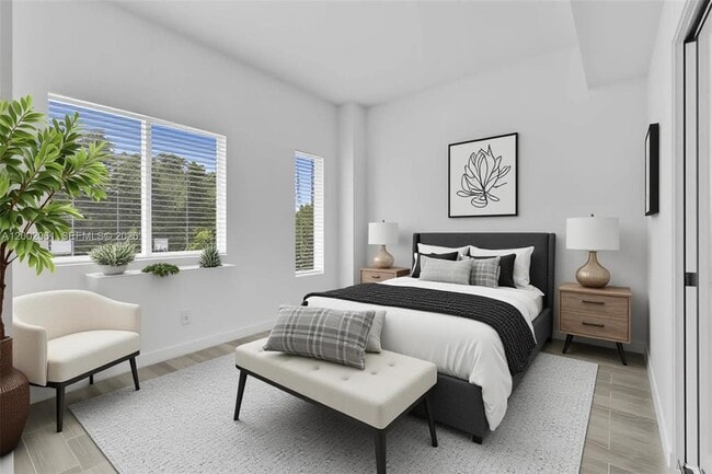 Building Photo - 584 NW 35th St Unit 3