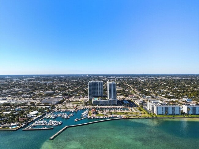 Building Photo - 220 Lake Shore Dr Unit 2305