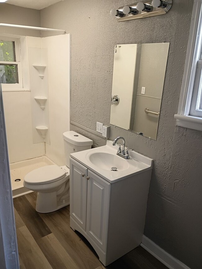Photo - Nice 2 bed/1 bath, Central Air conditionin...
