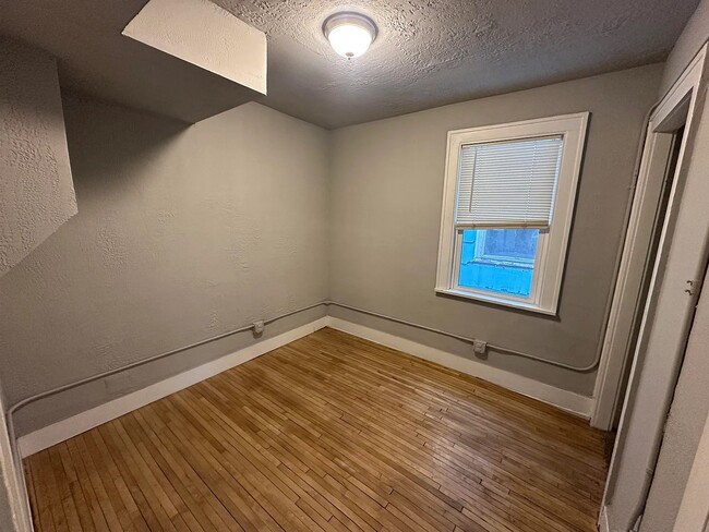 Photo - 1216 Hughitt Ave