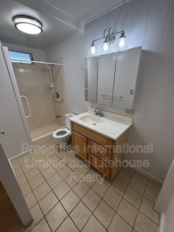 Photo - 221 Namilimili St