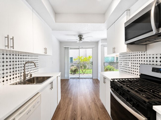 Building Photo - 400 N Sunrise Way Unit 150