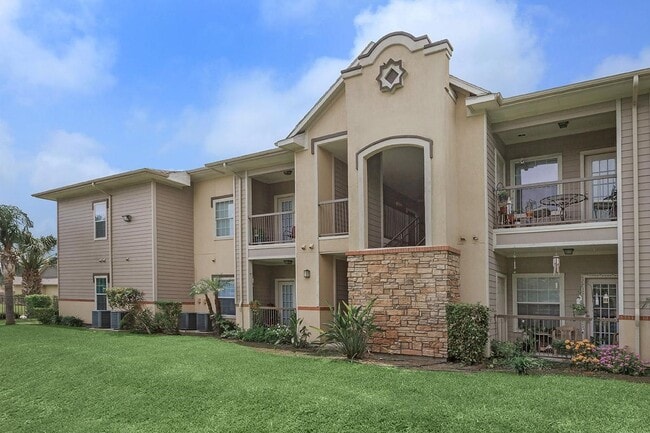 Building Photo - 900 N 26th St Unit 128