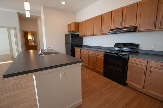 Building Photo - 720 W Washington Ave Unit 301