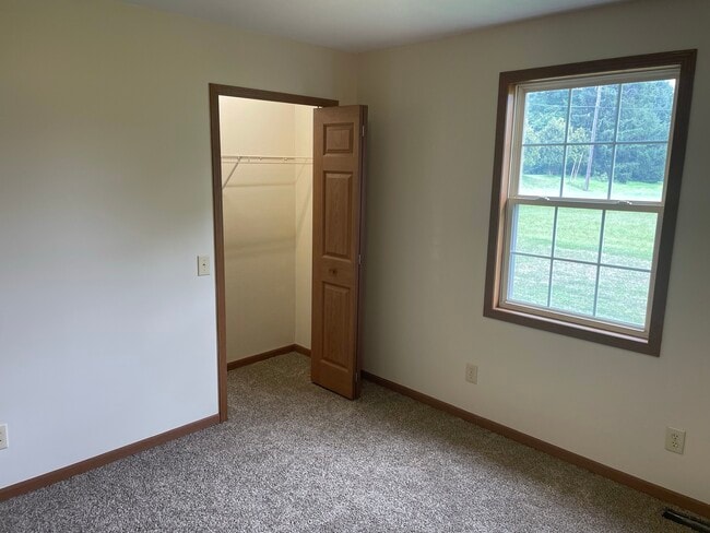 Building Photo - 1387 Jackson Ave Unit 1387 S. Jackson Ave Rental