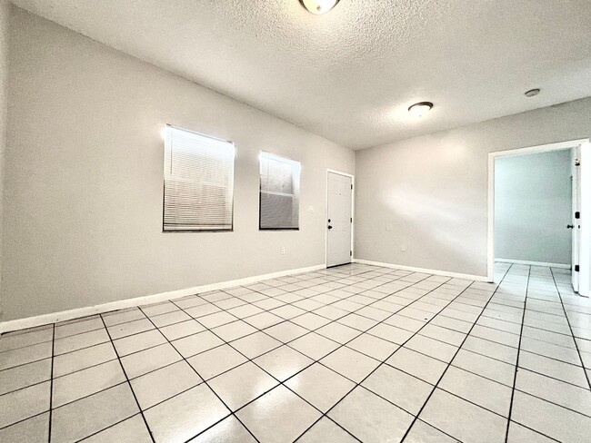 Photo - 3 Bedroom Private home with yard