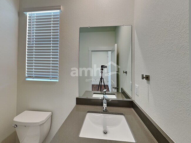 Photo - 832 S Oak St