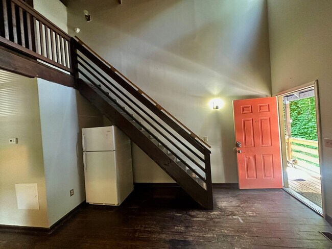 Building Photo - 400 Lindsay Rd Unit 02