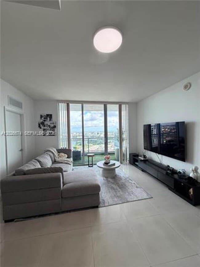 Photo - 90 SW 3rd St Unidad 90 SW 3rd St # 4006