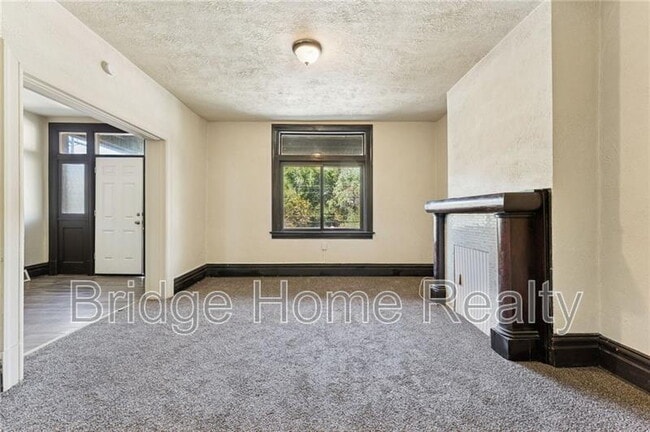 Photo - 1250 Blackadore Ave