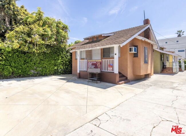 Building Photo - 1266 W 35th Pl Unit 1266 Rental