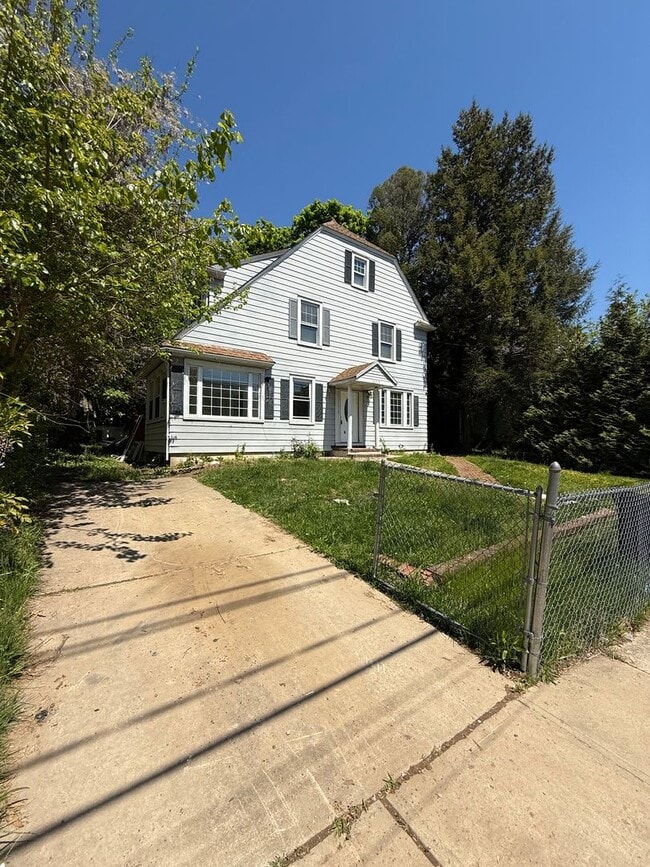 Photo - 450 Rutherford Ave