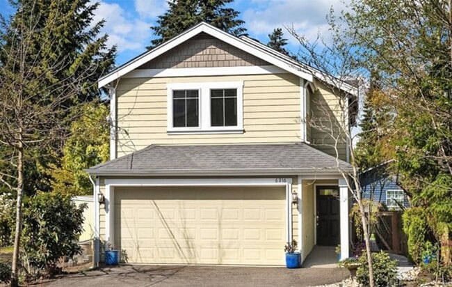 Building Photo - Impeccably Maintained and Wonderfully Updated Kenmore Home with 3 Bed and 2.5 Bath