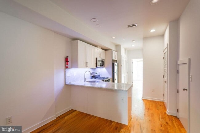 Building Photo - 1642 N Marshall St Unit 2 Rental
