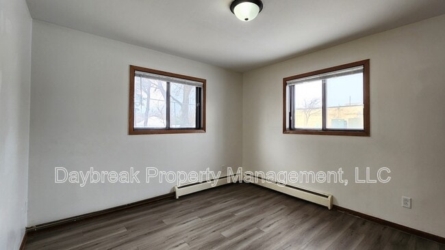 Photo - 915 7th Ave N