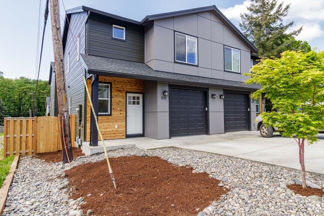 Photo - Move In Ready 3 Bedroom 2.5 Bathroom with ...