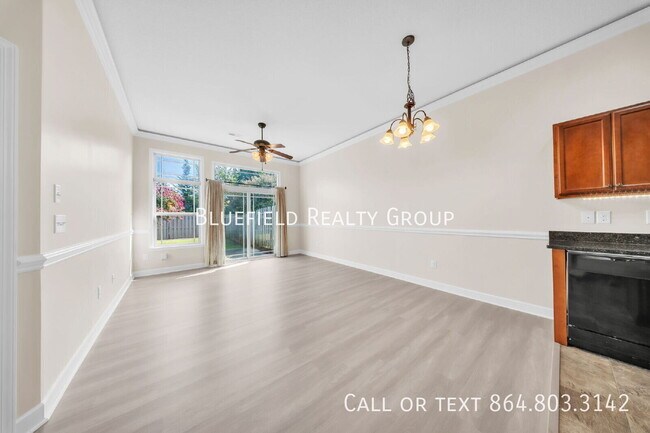 Photo - 562 Wesberry Cir