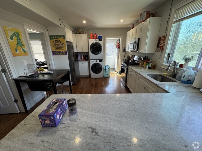 Building Photo - 3 Hamilton Rd Unit 2 Rental