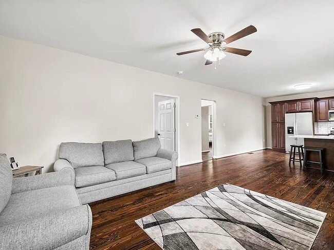 Photo - 73 E 8th St