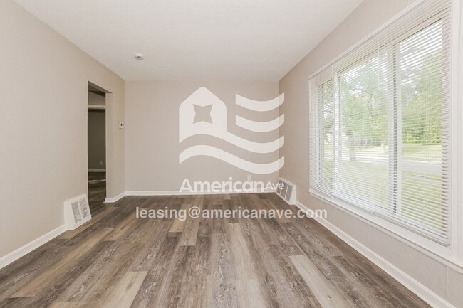 Photo - 1276 Crestview Ave