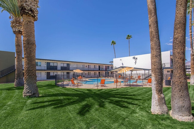 Exterior grounds - Palms on 2nd