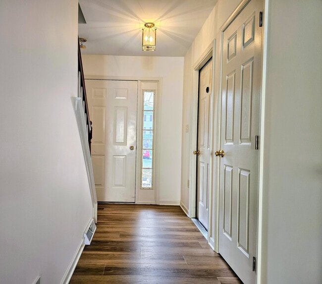 Photo - 107 Acorn Ln