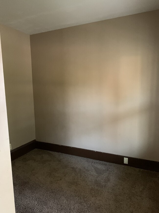 Photo - 953 W 6th Ave
