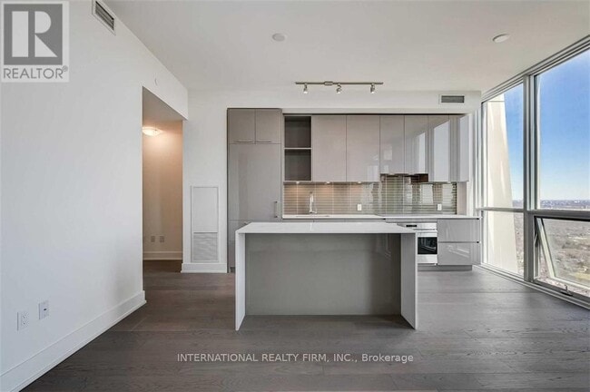 Photo - 1 Yorkville Ave Unit 5409