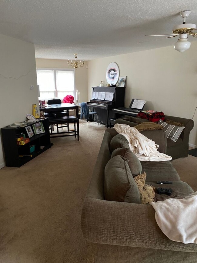 Photo - Wonderful 3 bedroom/2.5 bathroom House with 2 Car Garage in Snapfinger!