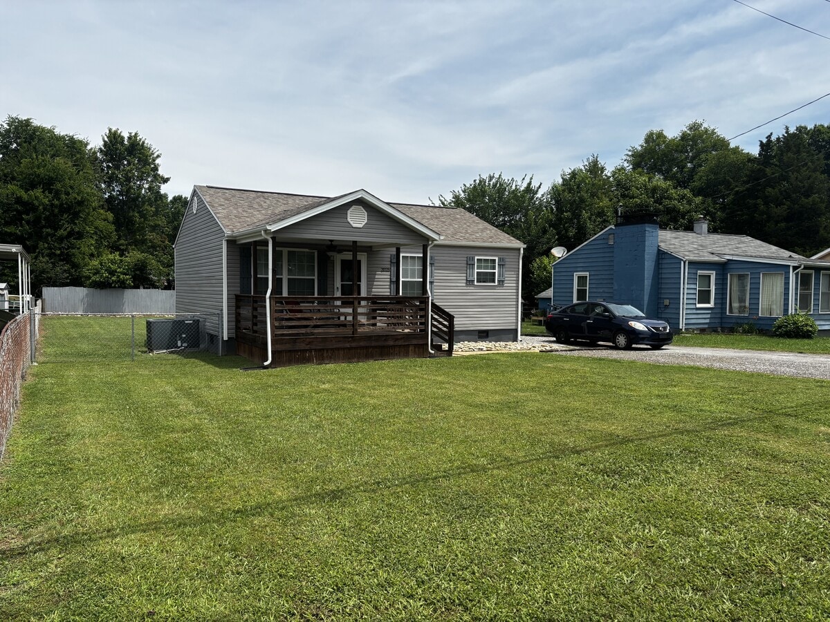 Photo - 2025 McClung Ave
