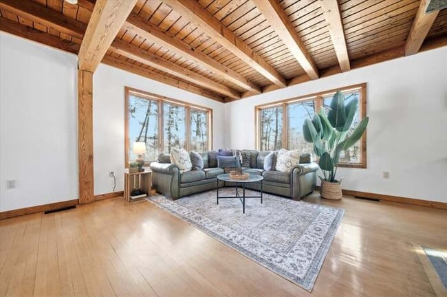 Photo - 105 Middle Rd