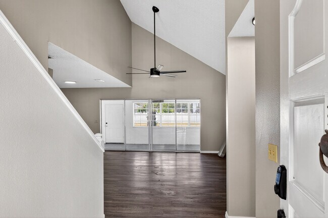 Photo - 802 Arietta Cir N