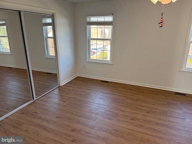 Photo - 946 Chesney Ln