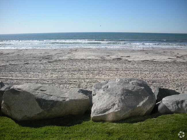 Building Photo - 2/1 Condo - Imperial Beach