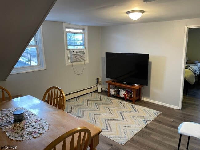 Building Photo - 318 E 1st Ave Unit 3