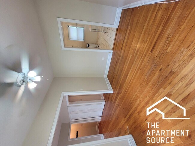 Photo - 916 Reba Pl Unit 1N